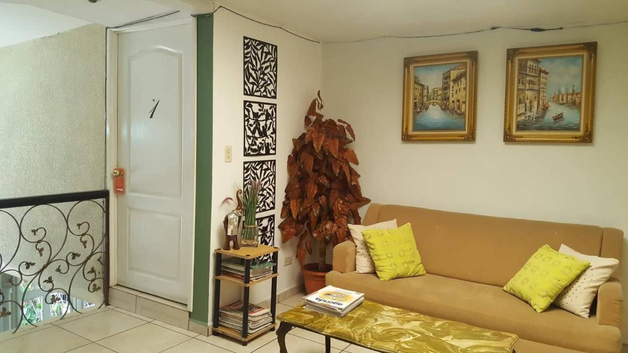 Tazumal House Hotel 2*